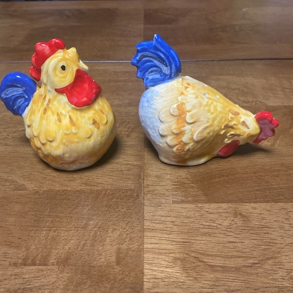 Jacques Pepin Collection Sur La Table Chicken Rooster Salt & Pepper Shakers - Picture 2 of 8